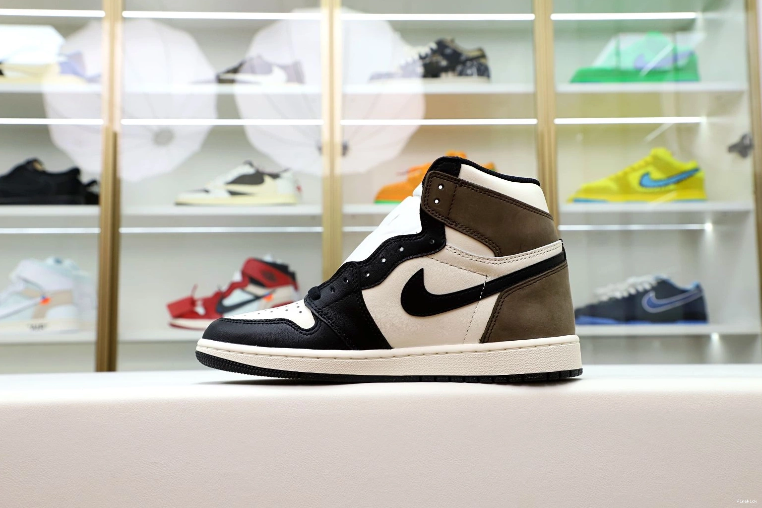 MOCHA' AIR 1 JORDAN OG HIGH RETRO 'DARK 0814